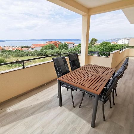 A4 Apartmani Kević Kastela Bagian luar foto