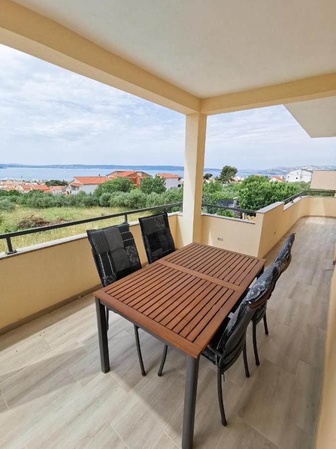 A4 Apartmani Kević Kastela Bagian luar foto