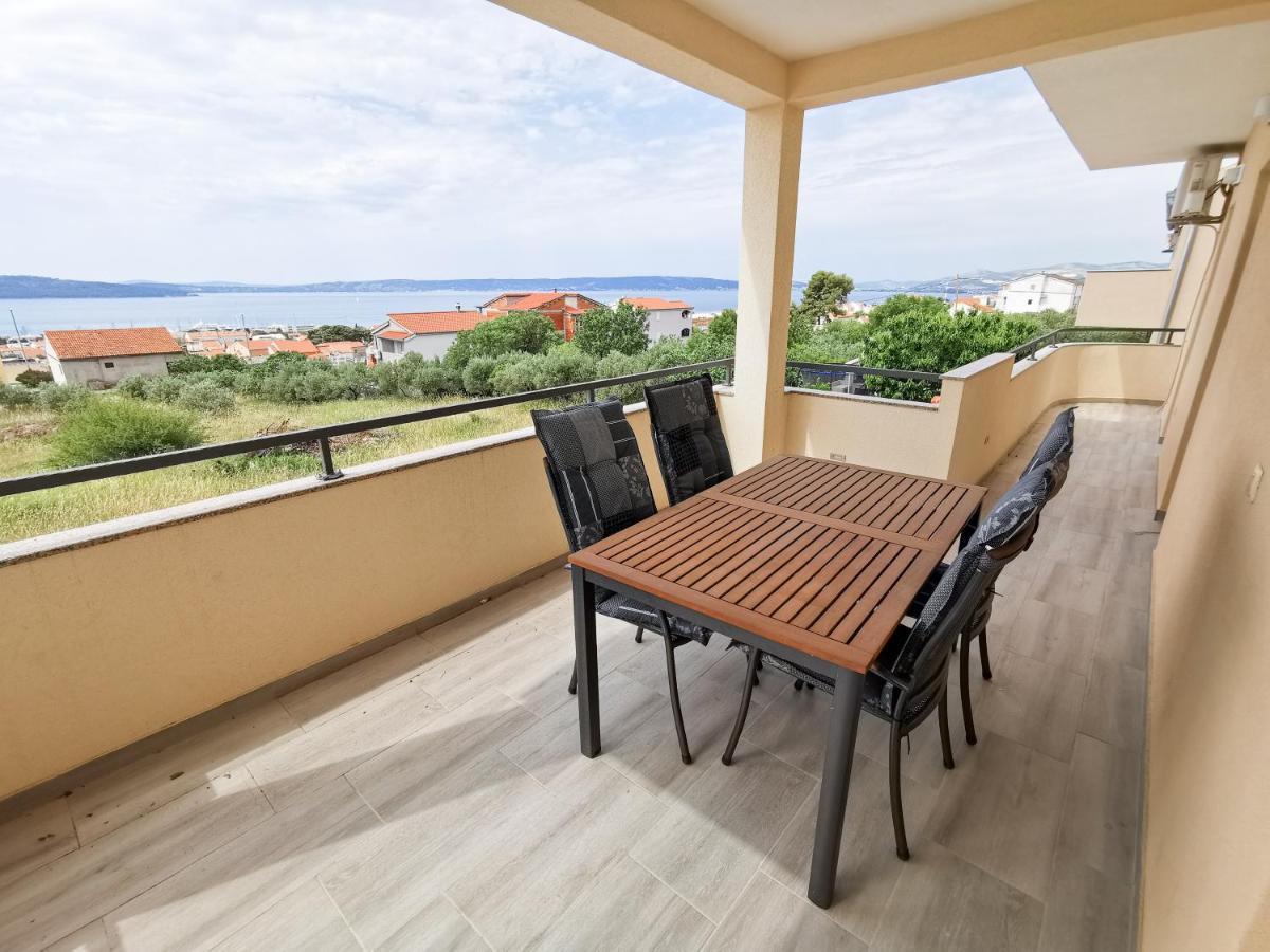 A4 Apartmani Kević Kastela Bagian luar foto