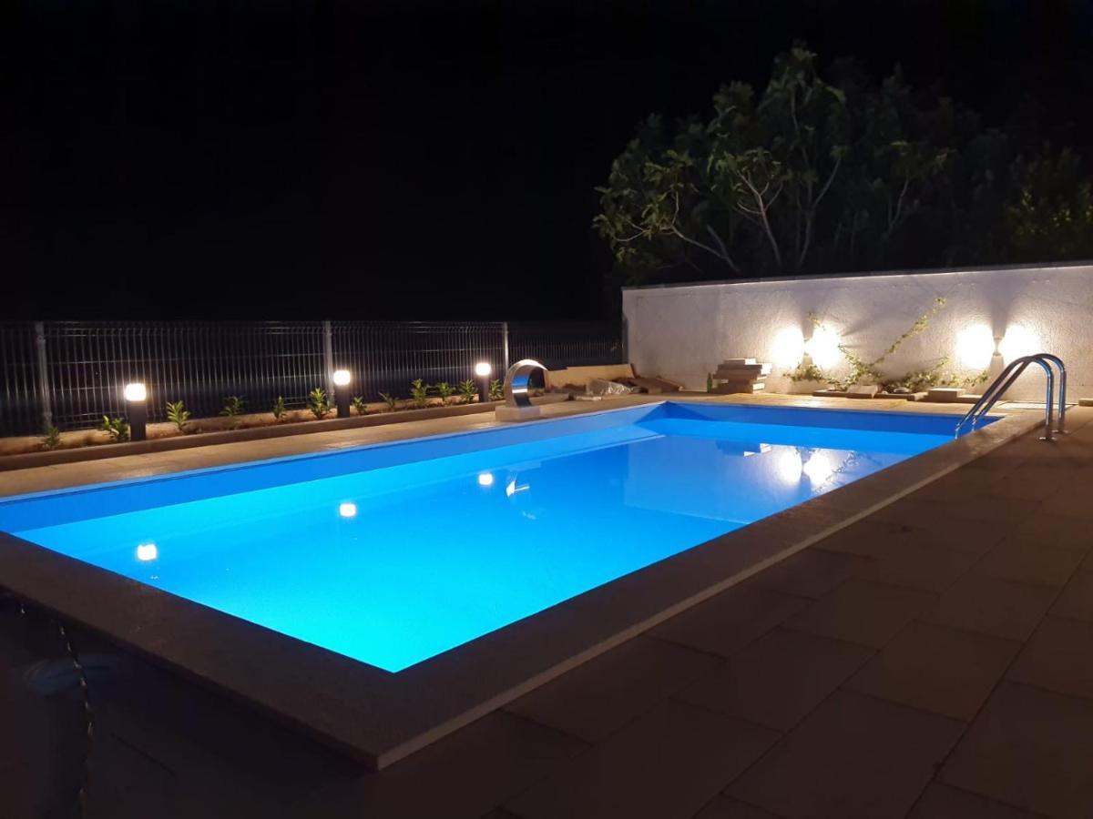A4 Apartmani Kević Kastela Bagian luar foto