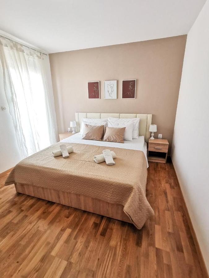 A4 Apartmani Kević Kastela Bagian luar foto