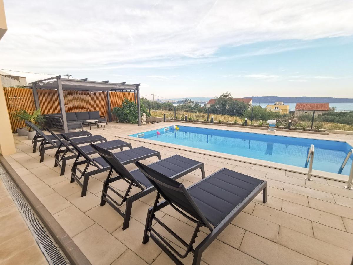 A4 Apartmani Kević Kastela Bagian luar foto