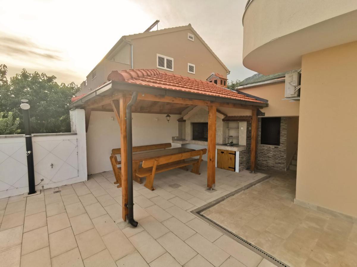 A4 Apartmani Kević Kastela Bagian luar foto