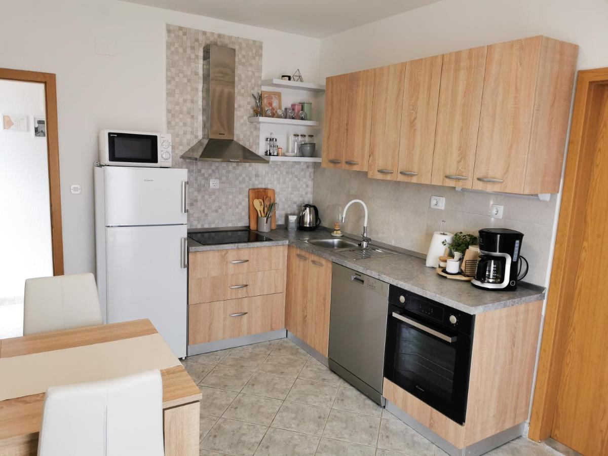 A4 Apartmani Kević Kastela Bagian luar foto