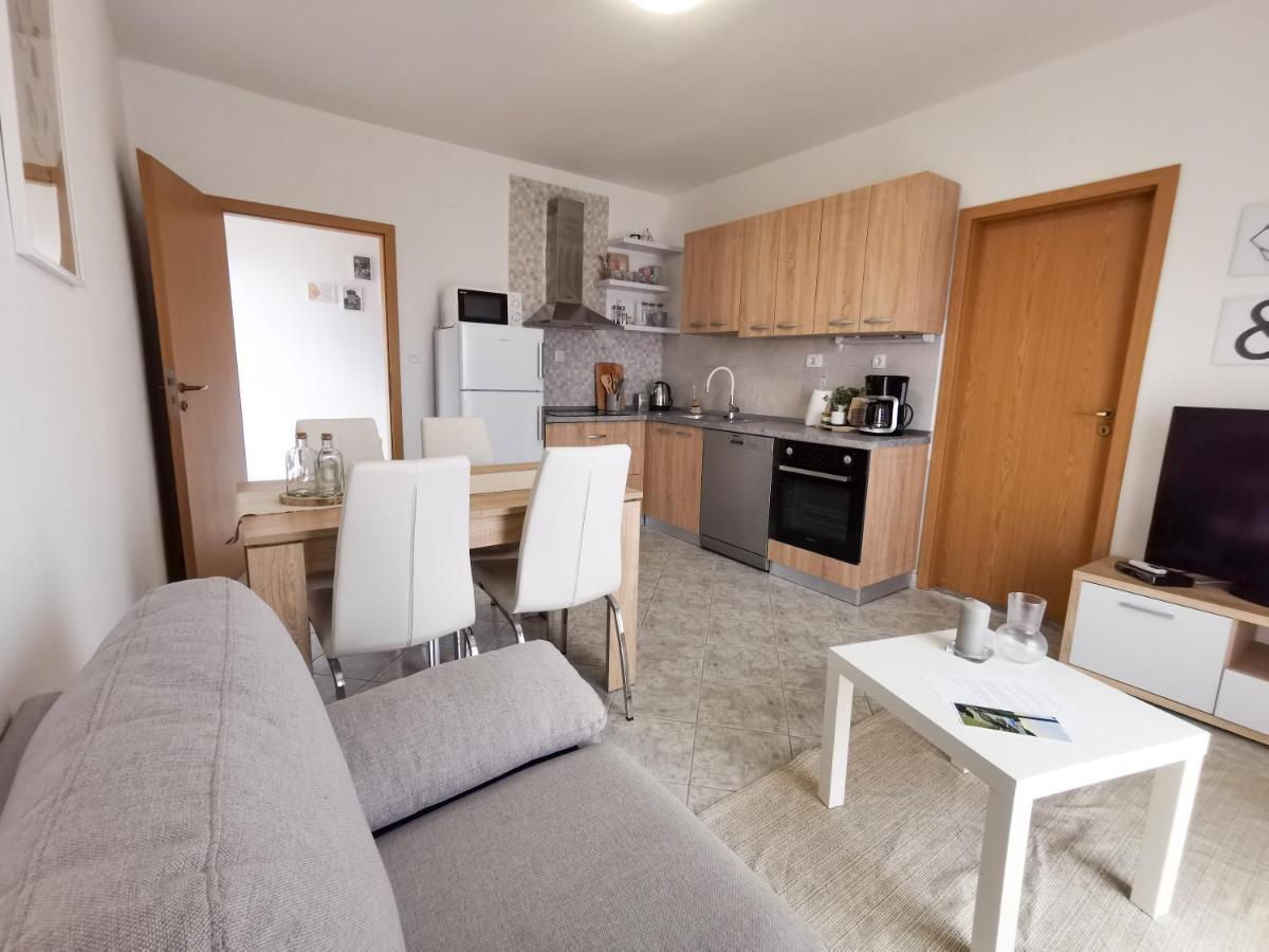A4 Apartmani Kević Kastela Bagian luar foto