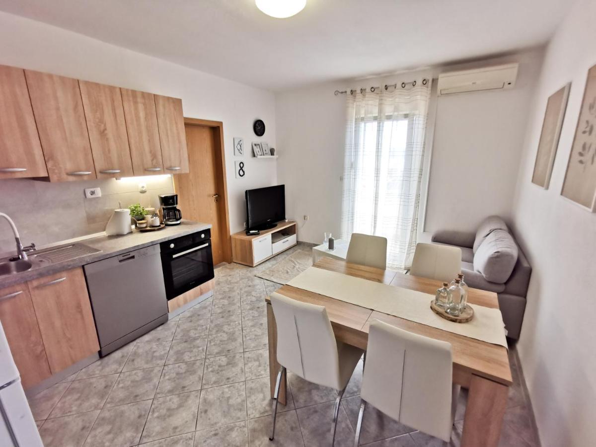 A4 Apartmani Kević Kastela Bagian luar foto